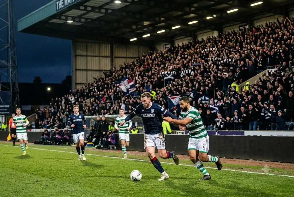 News now Dundee FC featuring Dundee FC players during a Scottish Premiership match
